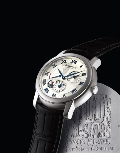 AUDEMARS PIGUET. A FINE, LARGE, HEAVY AND RARE PLATINUM AUTOMATIC DUAL TIME WRISTWATCH WITH POWER RESERVE, DATE AND DAY/NIGHT INDICATION