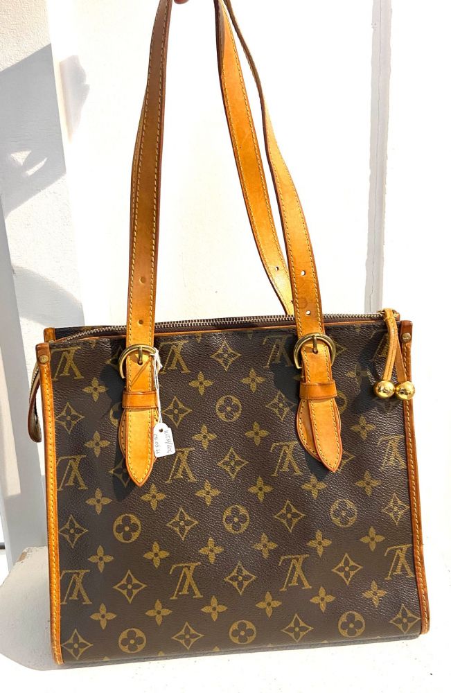 180. Louis VUITTON,Sac POPINCOURT HAUT,... - Lot 180 - Cornette de Saint Cyr maison de ventes