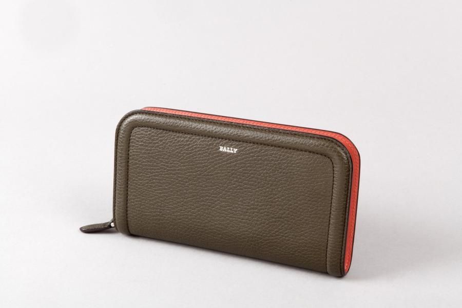 BALLY;Portefeuille zippé en veau grené bicolore…