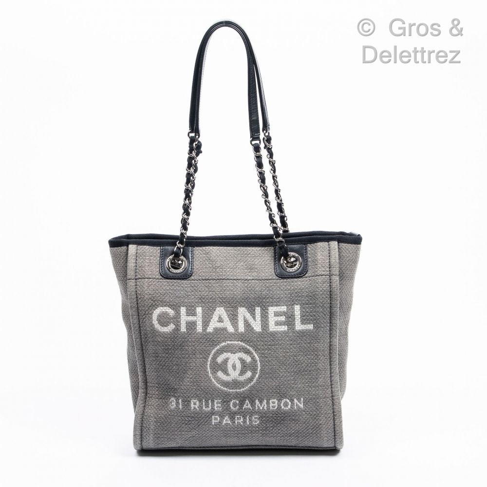 CHANEL,Circa 2012,Sac « Deauville » 26... - Lot 339 - Gros Delettrez
