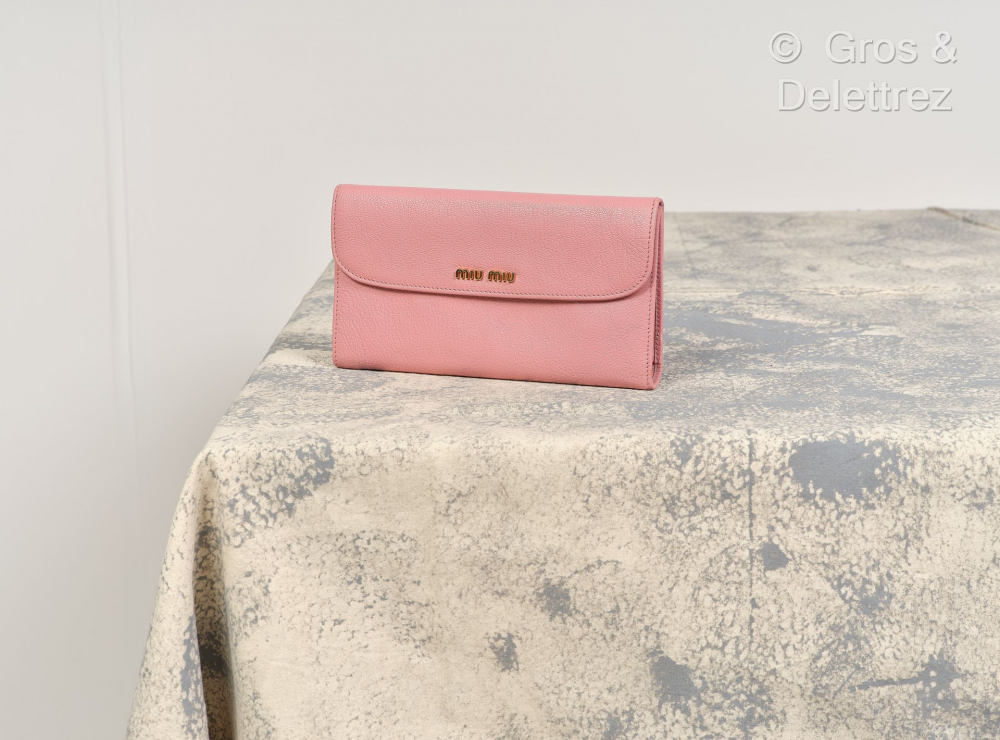 MIU MIU - Portefeuille en chèvre rose, fermeture... - Lot 114 - Gros Delettrez