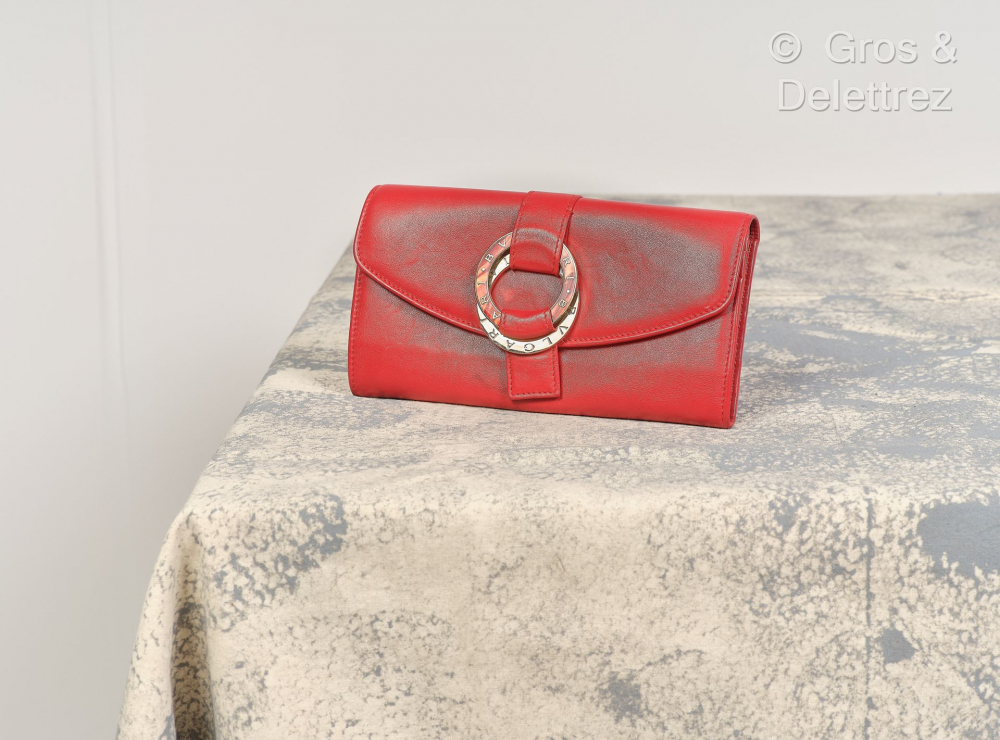 BULGARI - Portefeuille en cuir rouge, fermeture... - Lot 117 - Gros Delettrez