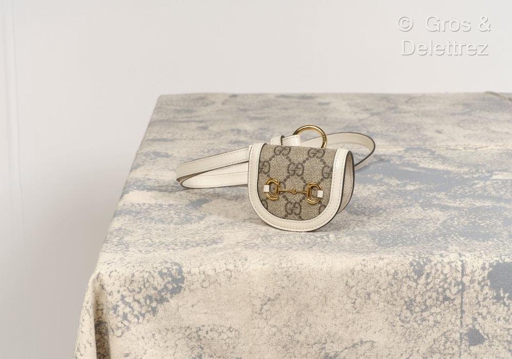 GUCCI - Porte air-pods "Mors" en toile enduite... - Lot 243 - Gros Delettrez