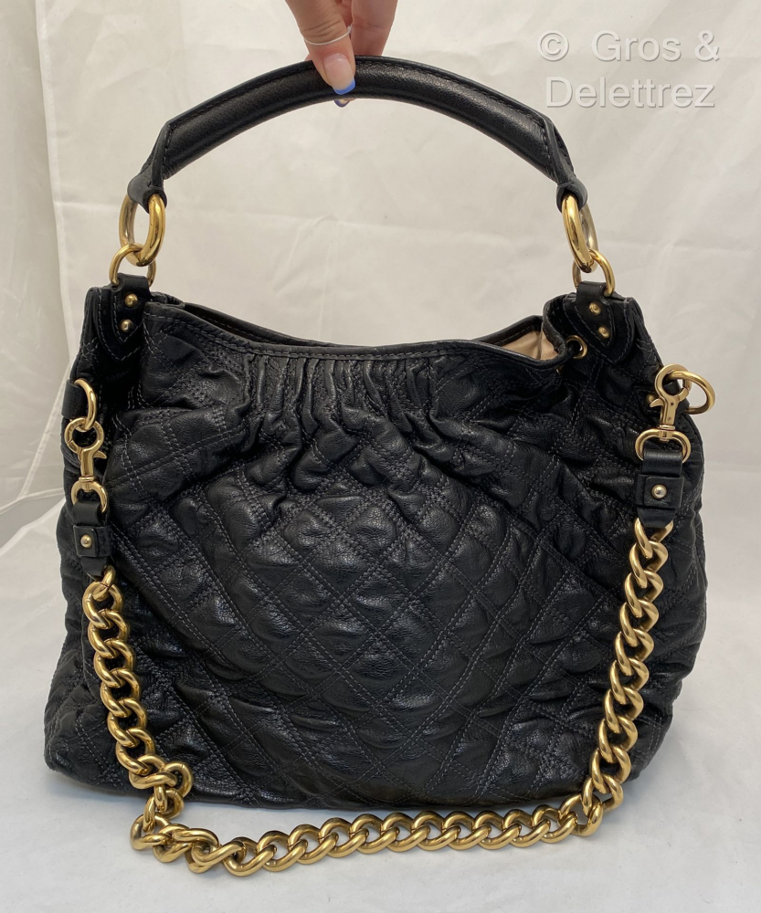 MARC JACOBS Sac besace 42cm en cuir matelassé... - Lot 145 - Gros Delettrez