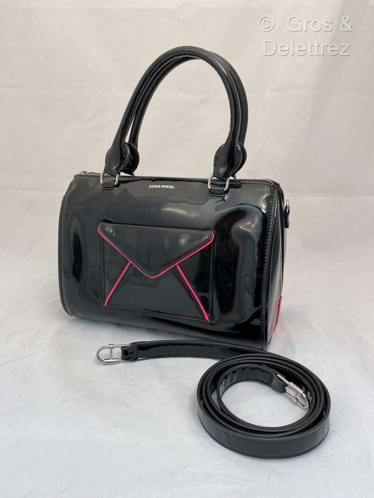SONIA RYKIEL Sac 26,5cm en cuir vernis noir,... - Lot 175 - Gros Delettrez