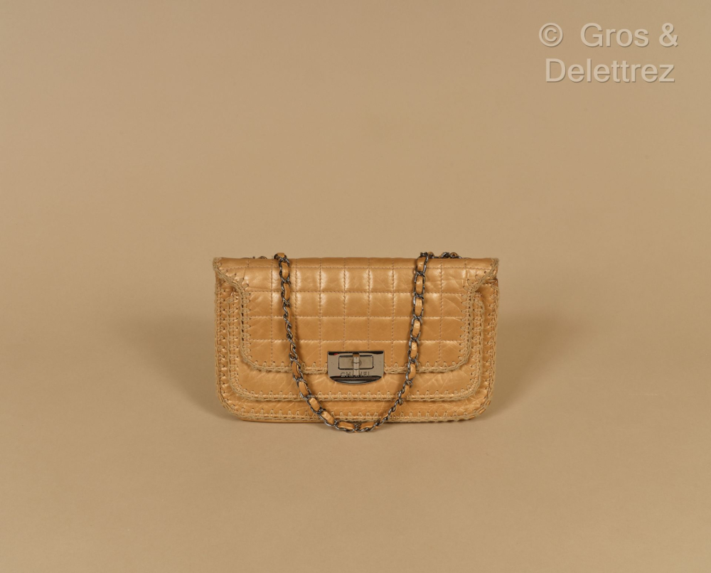CHANEL circa 2005 - Sac baguette 26cm en... - Lot 91 - Gros Delettrez