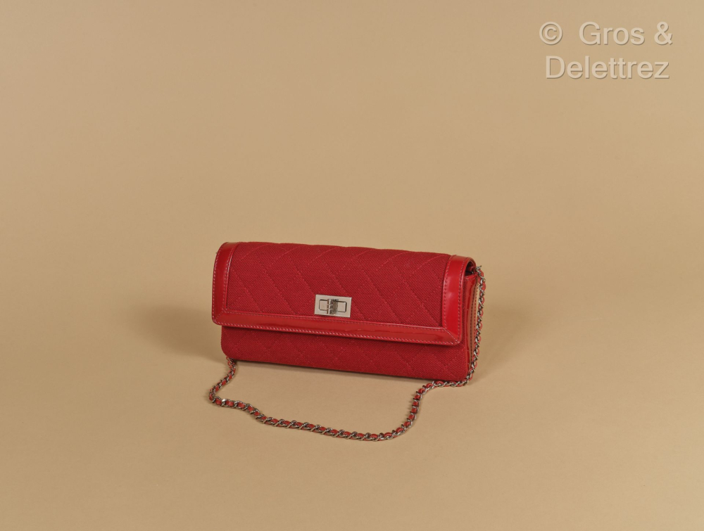 CHANEL circa 2002 - Sac "East-West" en jersey... - Lot 375 - Gros Delettrez