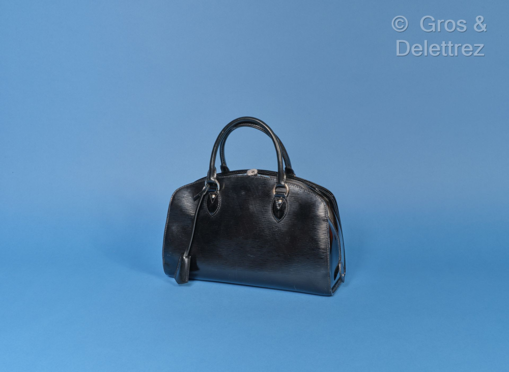 Louis VUITTON - Sac «Pont Neuf» 35cm en cuir... - Lot 69 - Gros Delettrez