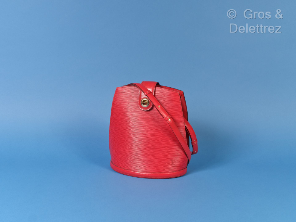 Louis VUITTON Sac "Cluny" 26cm en cuir épi... - Lot 98 - Gros Delettrez