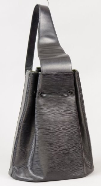 *Louis VUITTON