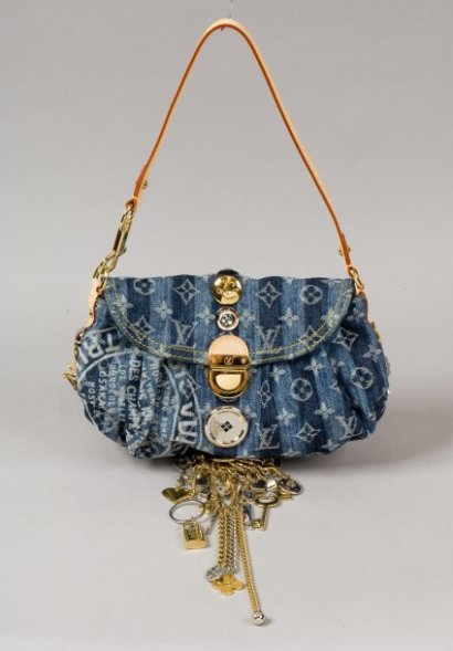 *Louis VUITTON