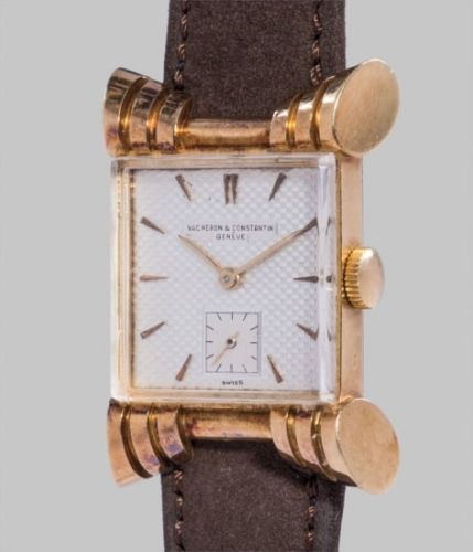 Vacheron Constantin Follow;Ref. 4695;An attractive and rare gold square-shaped wristwatch with oversized flared lugs and presentation box