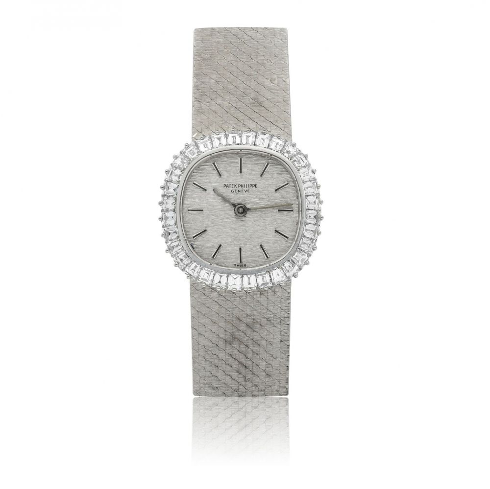 PATEK PHILIPPE | REF 3395/1, A LADY'S WHITE GOLD AND DIAMOND SET BRACELET WATCH CIRCA 1990