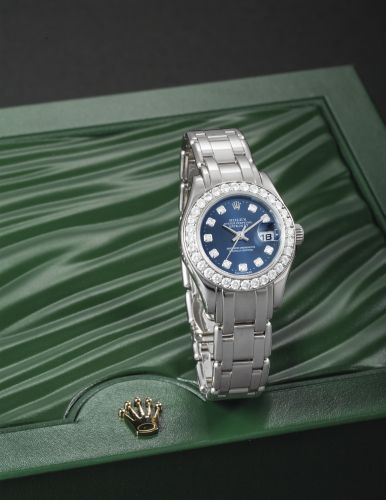 Rolex.A FINE LADY'S WHITE GOLD AND DIAMOND-SET AUTOMATIC WRISTWATCH WITH DATE AND BRACELET REF 80299 CASE A659969 DATEJUST CIRCA 1999