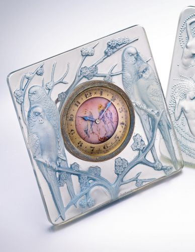 R. Lalique.A FINE FROSTED GLASS DESK TIMEPIECE WITH ENAMEL PAINTED DIAL CIRCA 1930