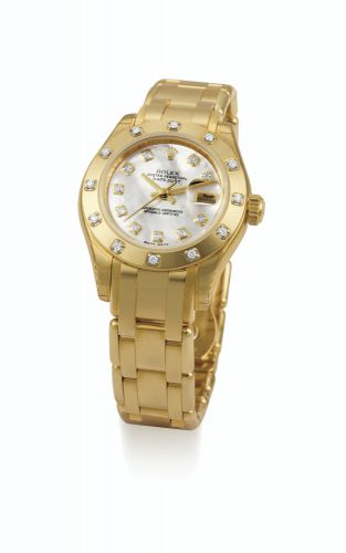 Rolex.A FINE LADY'S YELLOW GOLD AND DIAMOND-SET AUTOMATIC CENTER SECONDS WRISTWATCH WITH DATE, MOTHER-OF-PEARL DIAL AND BRACELET REF 80318 CASE M714939 DATEJUST CIRCA 2009