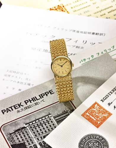 Patek Philippe A FINE AND ELEGANT YELLOW GOLD LADY'S BRACELET WATCH REF 4188/2 MVT 1264861 CASE 526659 MADE IN 1973