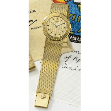 VACHERON CONSTANTIN - AN 18K YELLOW GOLD BRACELET WATCH PRESENTED TO ASTRONAUT WALTER CUNNINGHAM BY BOB HOPE 1966 REF 6704/3 MVT 585958 CASE 412648