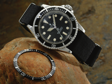 ROLEX - A VERY RARE STAINLESS STEEL AUTOMATIC CENTRE SECONDS WRISTWATCH MADE FOR THE BRITISH ROYAL NAVY CIRCA 1973 REF 5517/5513 SUBMARINER