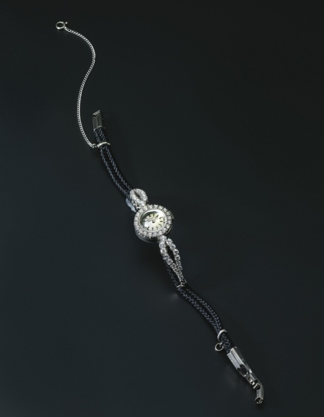 Patek Philippe A FINE AND RARE LADY'S PLATINUM AND DIAMOND-SET WRISTWATCH 1961 REF 3282/4 MVT 981865 CASE 2615466
