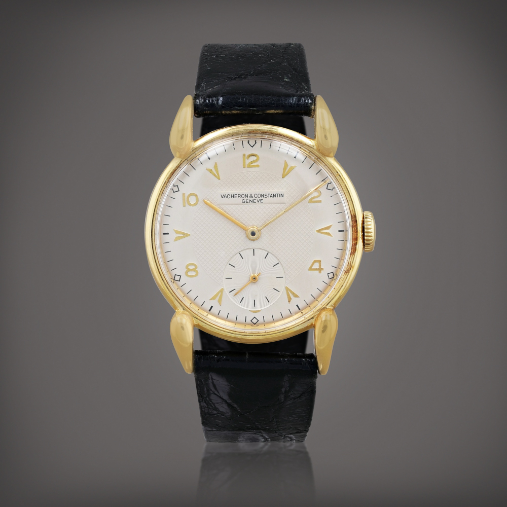 Montre bracelet en or jaune avec cornes griffes | Yellow gold wristwatch with claw lugs Vers 1955 | Circa 1955