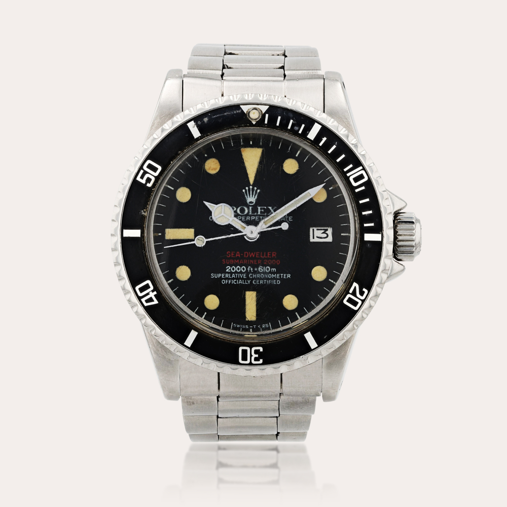 RolexSea-Dweller 'Double Red', reference 1665 Montre bracelet en acier avec date | Stainless steel wristwatch with date and bracelet Vers 1977 | Circa 1977
