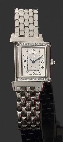 JAEGER LECOULTRE. REVERSO LADY. réf. 265.8.08.. VENDUE EN NOVEMBRE 1998. Montre bracelet de dame en acier avec boîtier rectangulaire reversible. Cadran argenté deux tons avec index chiffres romains peints et chemin de fer. Le boîtier orné de deux lignes d