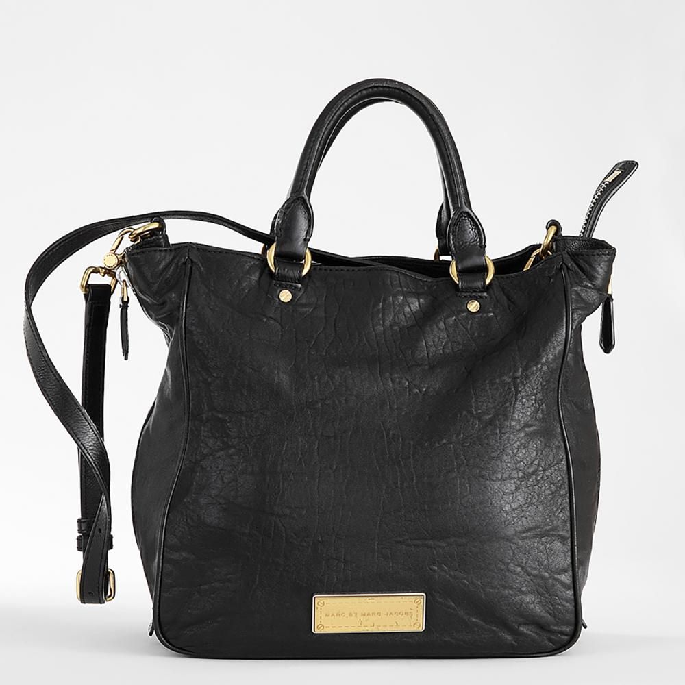 MARC JACOBS Handbag in black leather Gilted hardwareZip closureShoulder strapDouble handleInner lining in canvasWe add a small black...